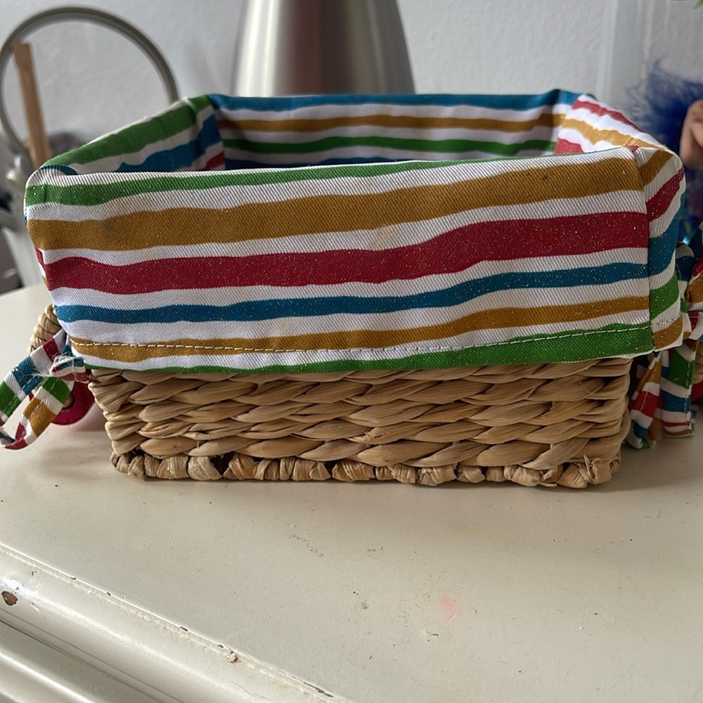 🐸 Cloth Lined Square Wicker Napkin Basket in striped pattern - 7”x7” Vintage